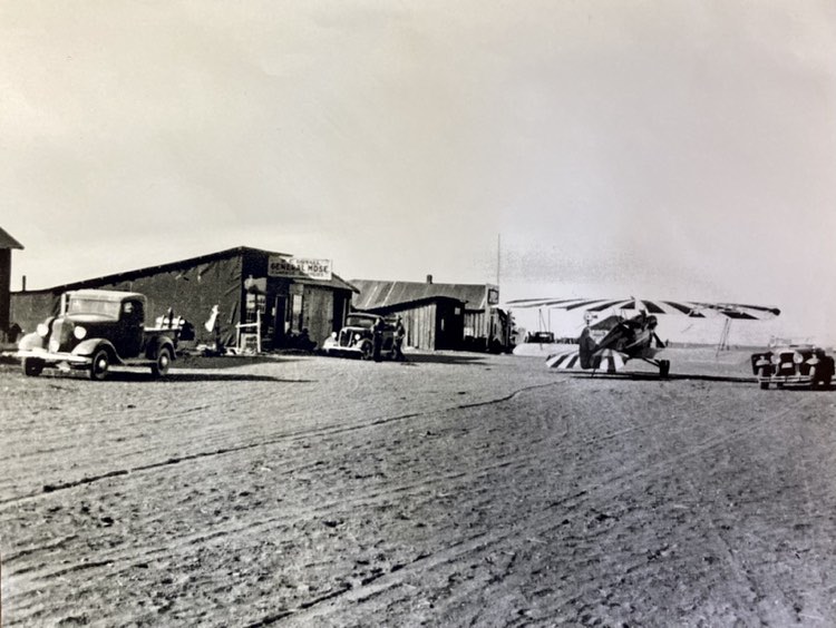 Airplane landing on main road in historic town of Blitzen - 1920s?